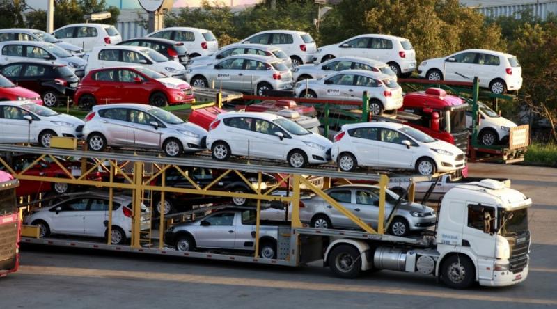 Импорт легковых автомобилей в 2016 году упал на 24%